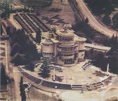 Mengungkap Misteri Villa Isola yang Melegenda post thumbnail image