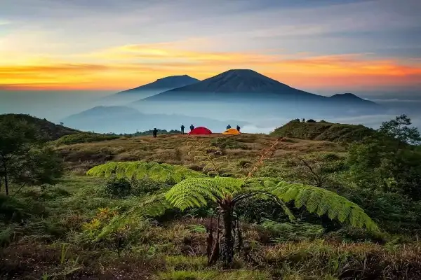 Mengungkap Misteri Gunung Prau: Puncak Suci dan Warisan Legenda Dewa Kuno post thumbnail image